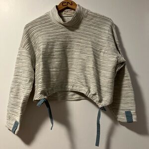 Eve Gravel Textured Cropped Top in White and Blue